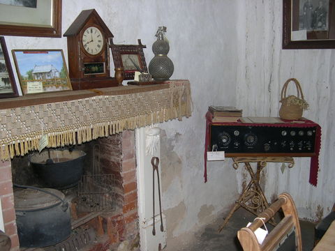 Early Settlers Cottage (Solly's Hut) - Newcastle Accommodation 1
