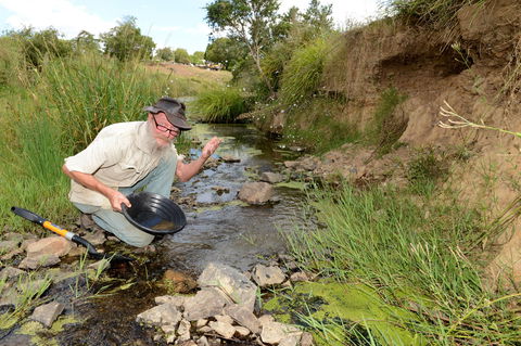 Gold Panning, Deep Creek - New Castle Tourism 0