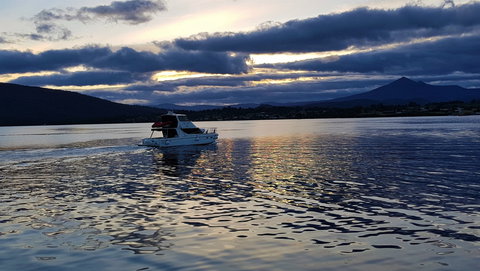 Peninsula Cruising - Newcastle Accommodation 0