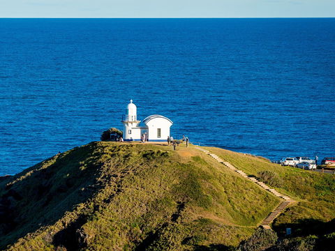 Tacking Point Lighthouse - New Castle Tourism 1