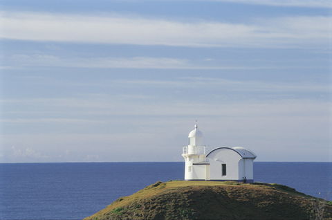 Tacking Point Lighthouse - New Castle Tourism 2