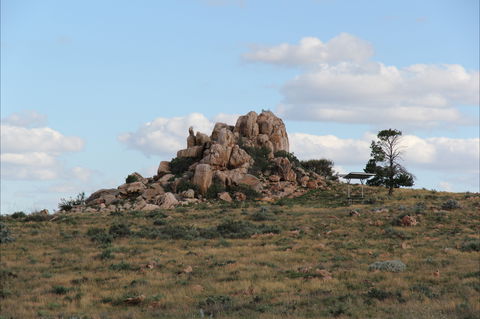 Castle Rock Walk And Lookout - New Castle Tourism 1