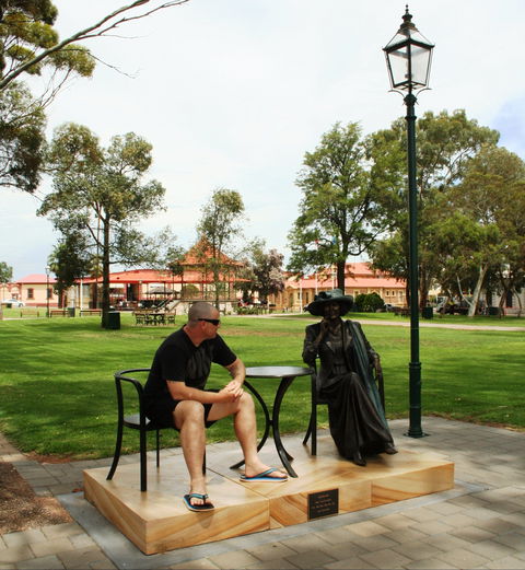Gladstone Square - New Castle Tourism 1