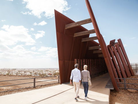 Line Of Lode Lookout And Miners Memorial - New Castle Tourism 0