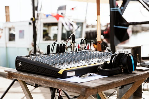 Apollo Bay Radio 87.6 FM - Newcastle Accommodation 0