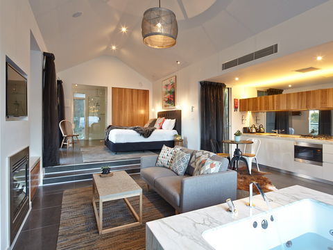 Hepburn Bathhouse & Spa - New Castle Tourism 1