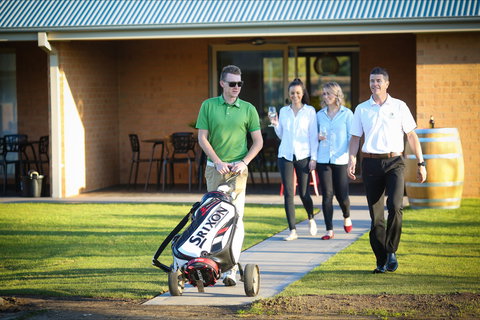 Howlong Golf Resort - Newcastle Accommodation 1
