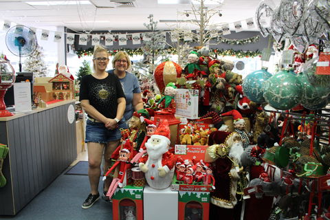 Mrs Claus And Santa - New Castle Tourism 1