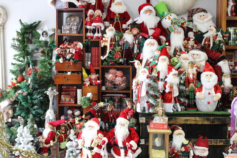 Mrs Claus And Santa - New Castle Tourism 2