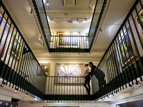 Pro Hart Gallery - New Castle Tourism 2