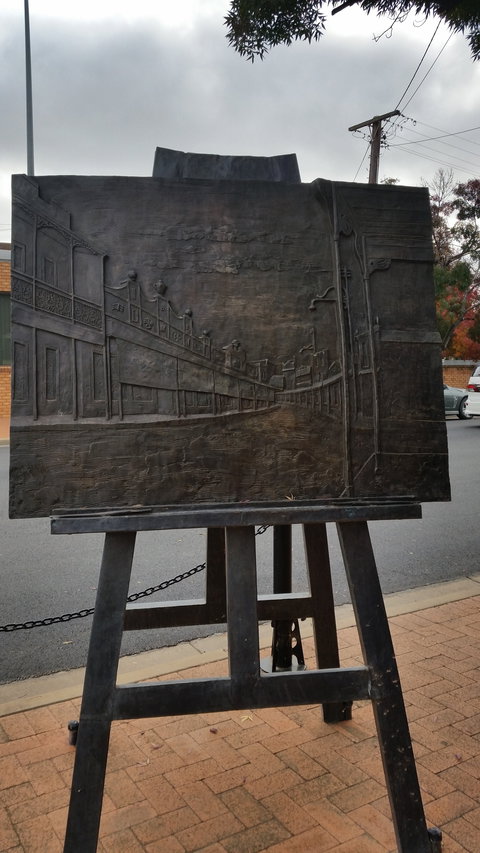 Russell Drysdale Easel Sculpture - Newcastle Accommodation 0