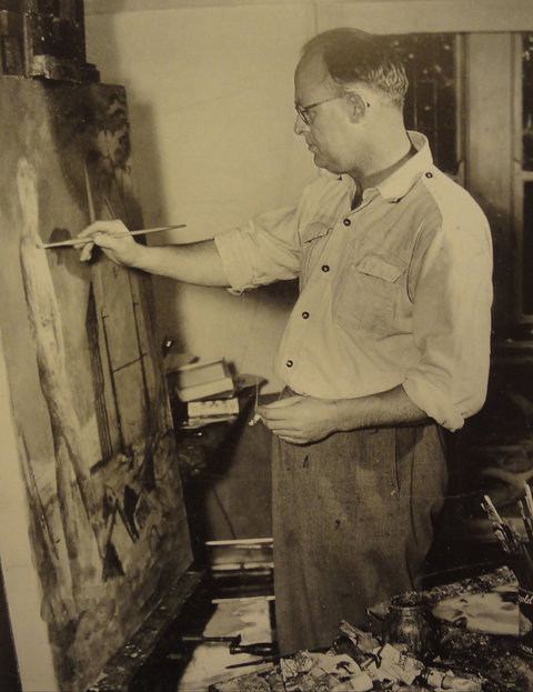 Russell Drysdale Easel Sculpture - Newcastle Accommodation 1