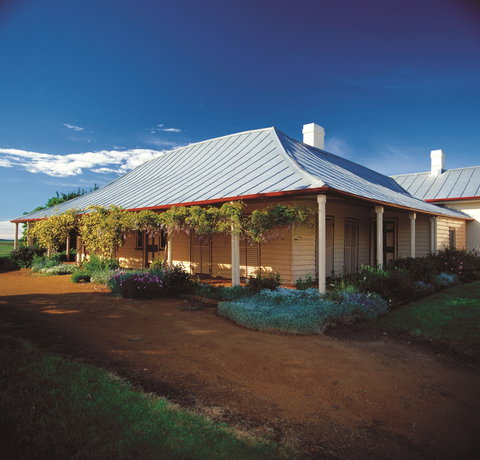 Cooma Cottage - Newcastle Accommodation 0