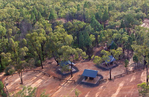 Salt Caves Picnic Area - New Castle Tourism 0