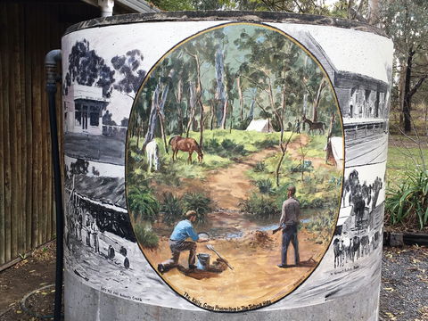 Tatong Tavern Water Tank - New Castle Tourism 0