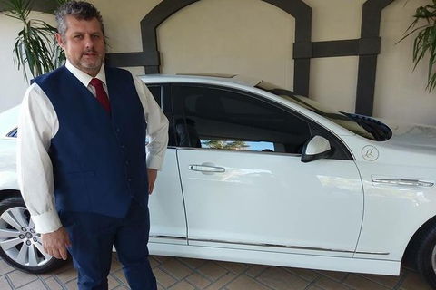 Caprice Limousine Luxury Transfer Cairns Airport To Mission Beach - Newcastle Accommodation 2