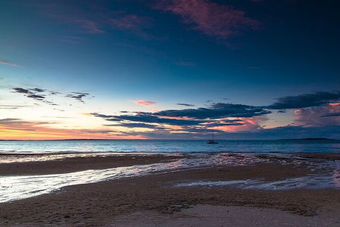 Bareboat Hire - Cattitude 7 Nights - Newcastle Accommodation 1