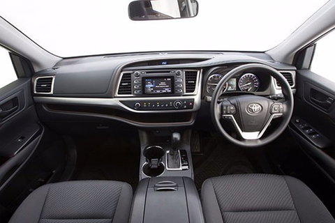 4 Seat SUV Sedan | Sunshine Coast Airport Private Transfer - Newcastle Accommodation 3