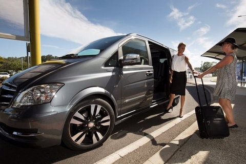 4 Seat SUV Sedan | Sunshine Coast Airport Private Transfer - Newcastle Accommodation 5