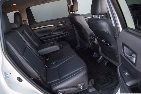 4 Seat SUV Sedan | Sunshine Coast Airport Private Transfer - Newcastle Accommodation 1