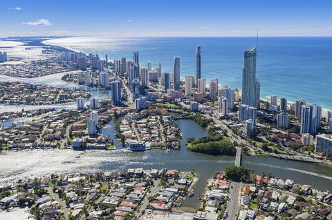Arrival Private Transfers From Gold Coast Airport OOL To Gold Coast City - New Castle Tourism 4