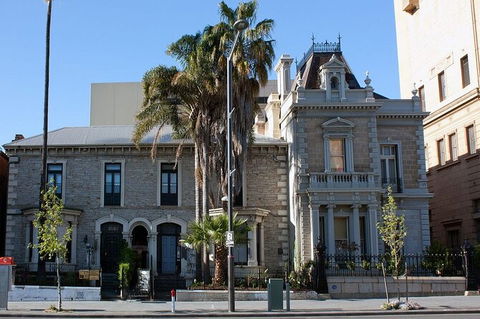 Adelaide Airport Transfers : Airport ADL To Adelaide City In Luxury Car - Newcastle Accommodation 4