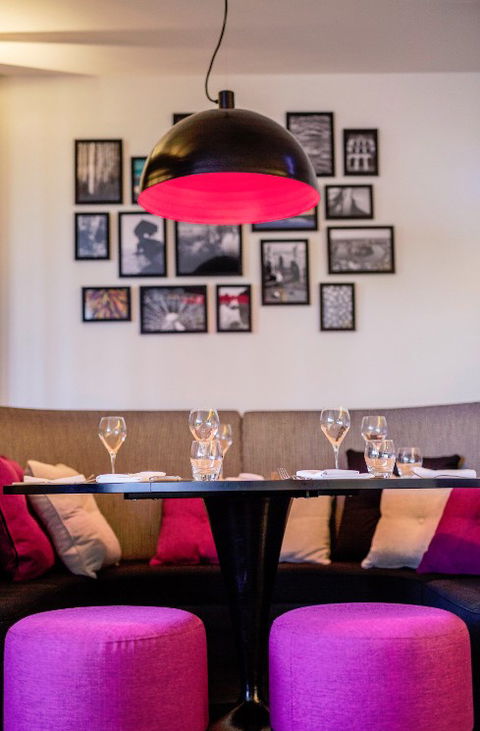 MRepublic Restaurant, Bar And Lounge - Newcastle Accommodation 6