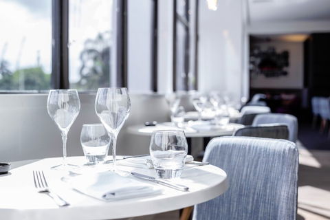 MRepublic Restaurant, Bar And Lounge - Newcastle Accommodation 7
