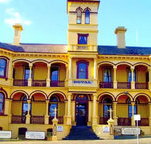 The Queenscliff Historic Royal Hotel - Newcastle Accommodation