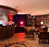 White Revolver - Newcastle Accommodation