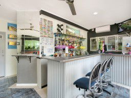 Cairns Rainbow Resort - New Castle Tourism 0