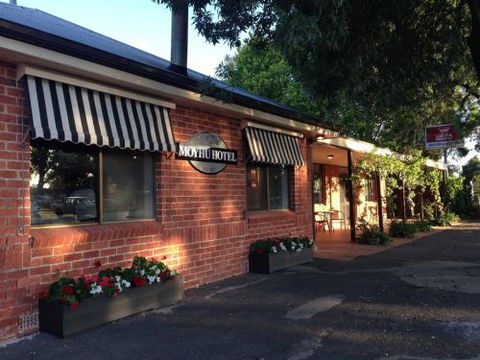 Moyhu Hotel - New Castle Tourism 0
