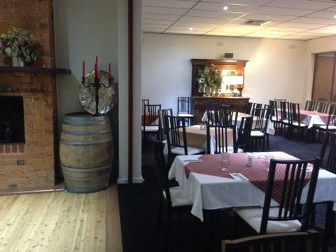 Moyhu Hotel - New Castle Tourism 2