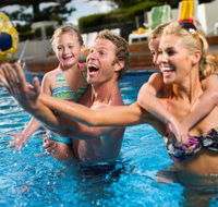V3 Bar  Novotel Brighton Beach - New Castle Tourism
