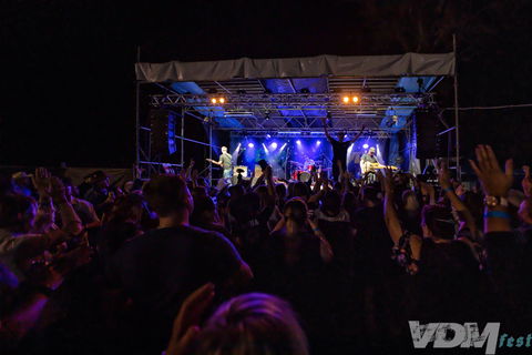 VDM Fest - Rock Edge Country Music Festival - Newcastle Accommodation 1
