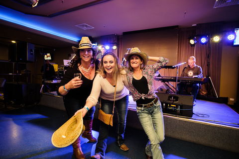 Hats Off To Country Music Festival - Newcastle Accommodation 0