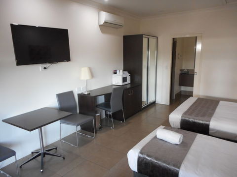 Injune Motor Inn - New Castle Tourism 6