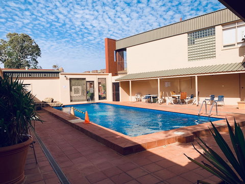 Desert Cave Hotel - Newcastle Accommodation 1