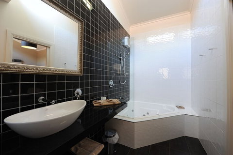 Alexandra Place - New Castle Tourism 2