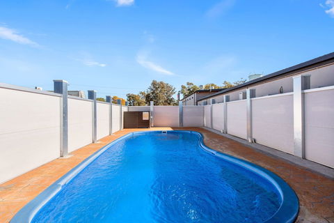 Econo Lodge Moree Spa Motor Inn - New Castle Tourism 6