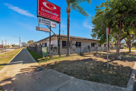 Econo Lodge Moree Spa Motor Inn - New Castle Tourism 3