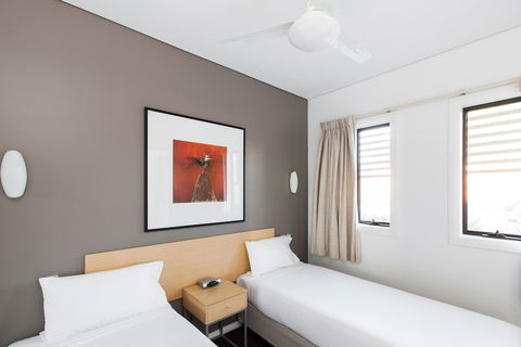 Majestic Oasis Apartments - New Castle Tourism 5