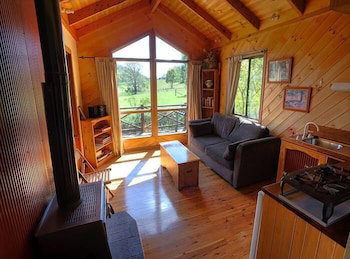 Wisteria Cottage And Cabins - New Castle Tourism 3