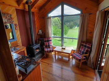 Wisteria Cottage And Cabins - New Castle Tourism 4