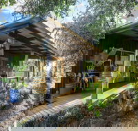 Wisteria Cottage and Cabins - New Castle Tourism