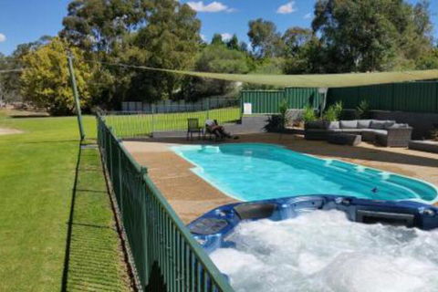 Early Settlers Motel Tocumwal - New Castle Tourism 0
