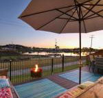 Lakeside Deck House - Newcastle Accommodation
