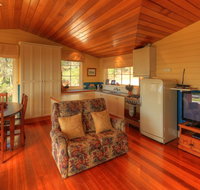 Island View Spa Cottage - Newcastle Accommodation