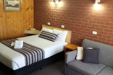 Country Mile Motor Inn - New Castle Tourism 5