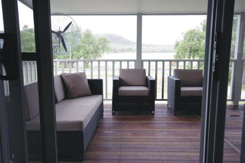 Broke Village Hideaway - Newcastle Accommodation 6